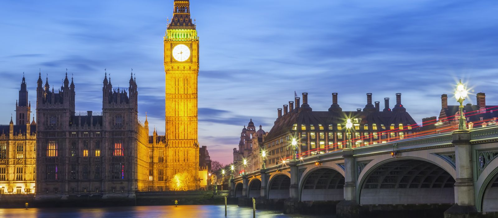 Gecə Londonda Big Ben və Parlament binası